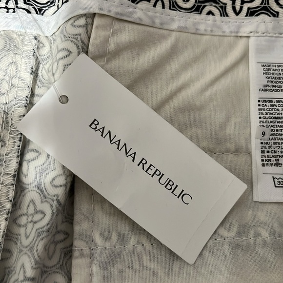 Banana Republic Hampton Fit Chambray Pattern Rolled Cuff Mid Rise Shorts - Picture 9 of 10